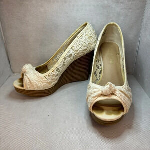 American Eagle Krissy Crochet Lace Peep Toe Wedge  Women Size 6.5